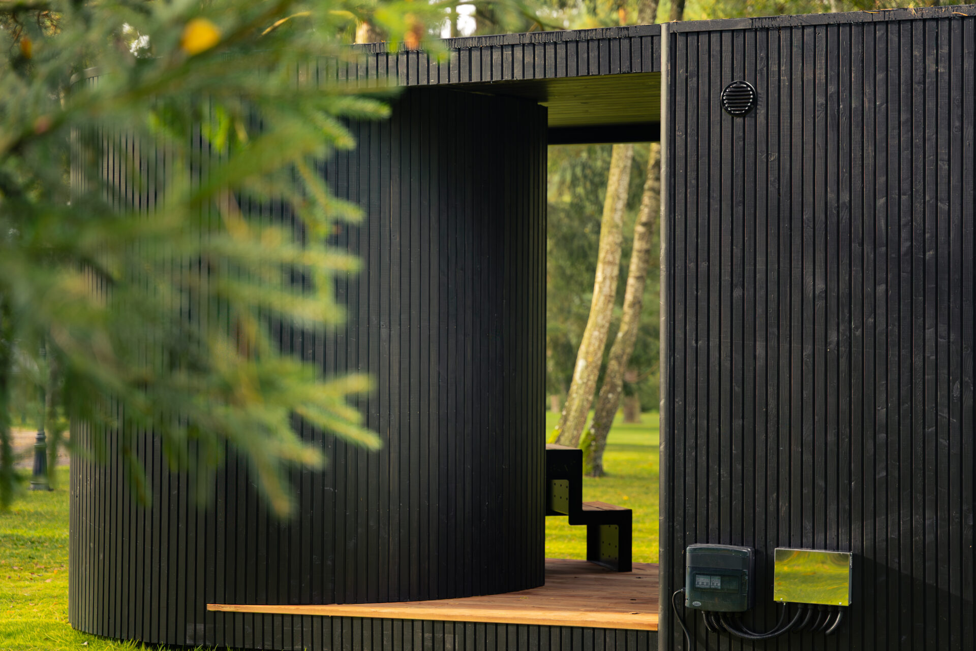 Celsium Tauras 2×1 sauna and hot tub designed for relaxed outdoor wellness