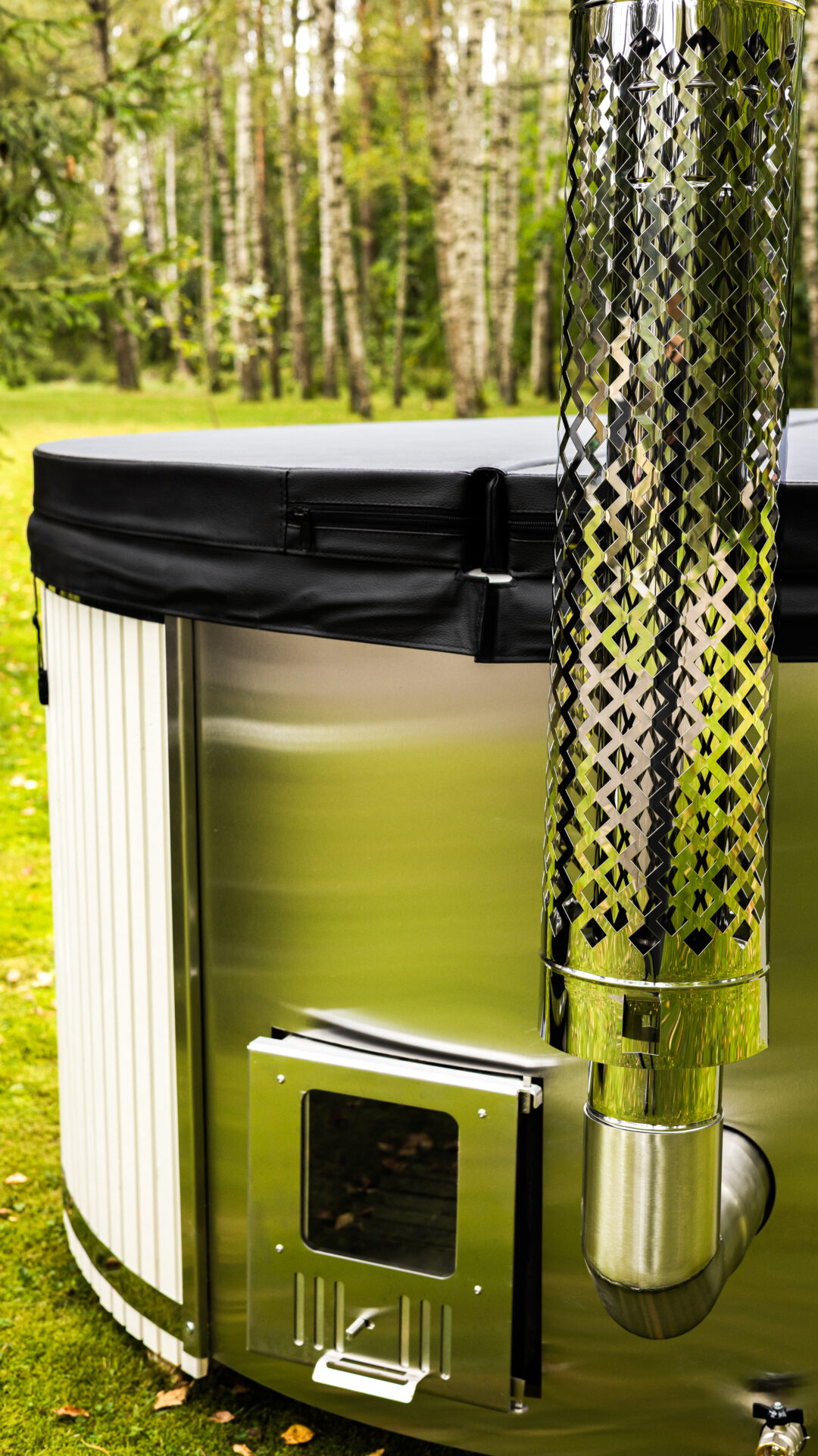 Benas by Celsium — a serene hot tub experience immersed in nature