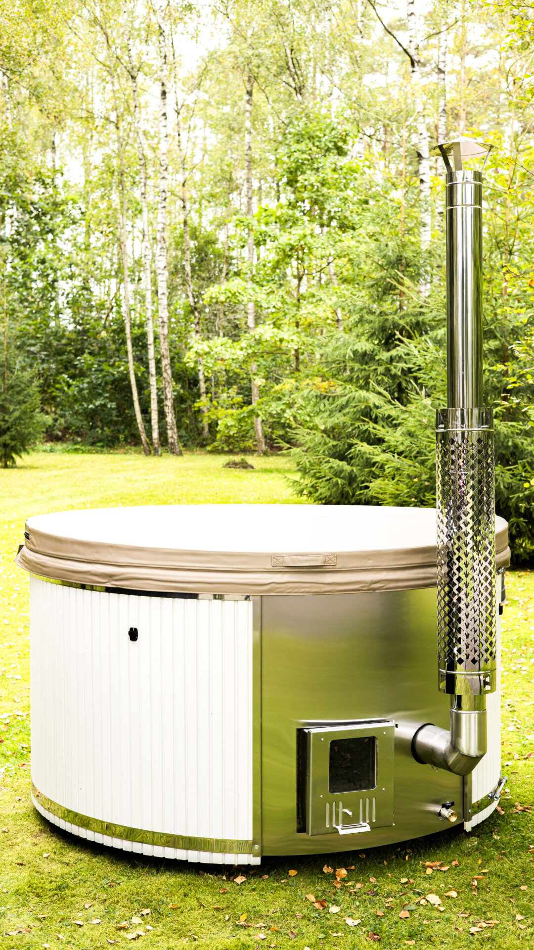 Benas by Celsium — a serene hot tub experience immersed in nature