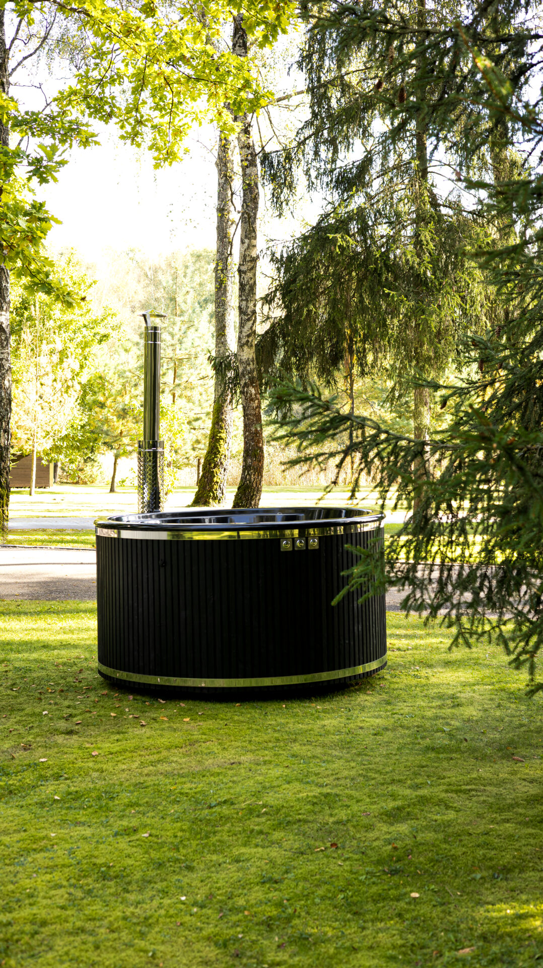 Celsium Benas hot tub surrounded by nature and quiet outdoor living