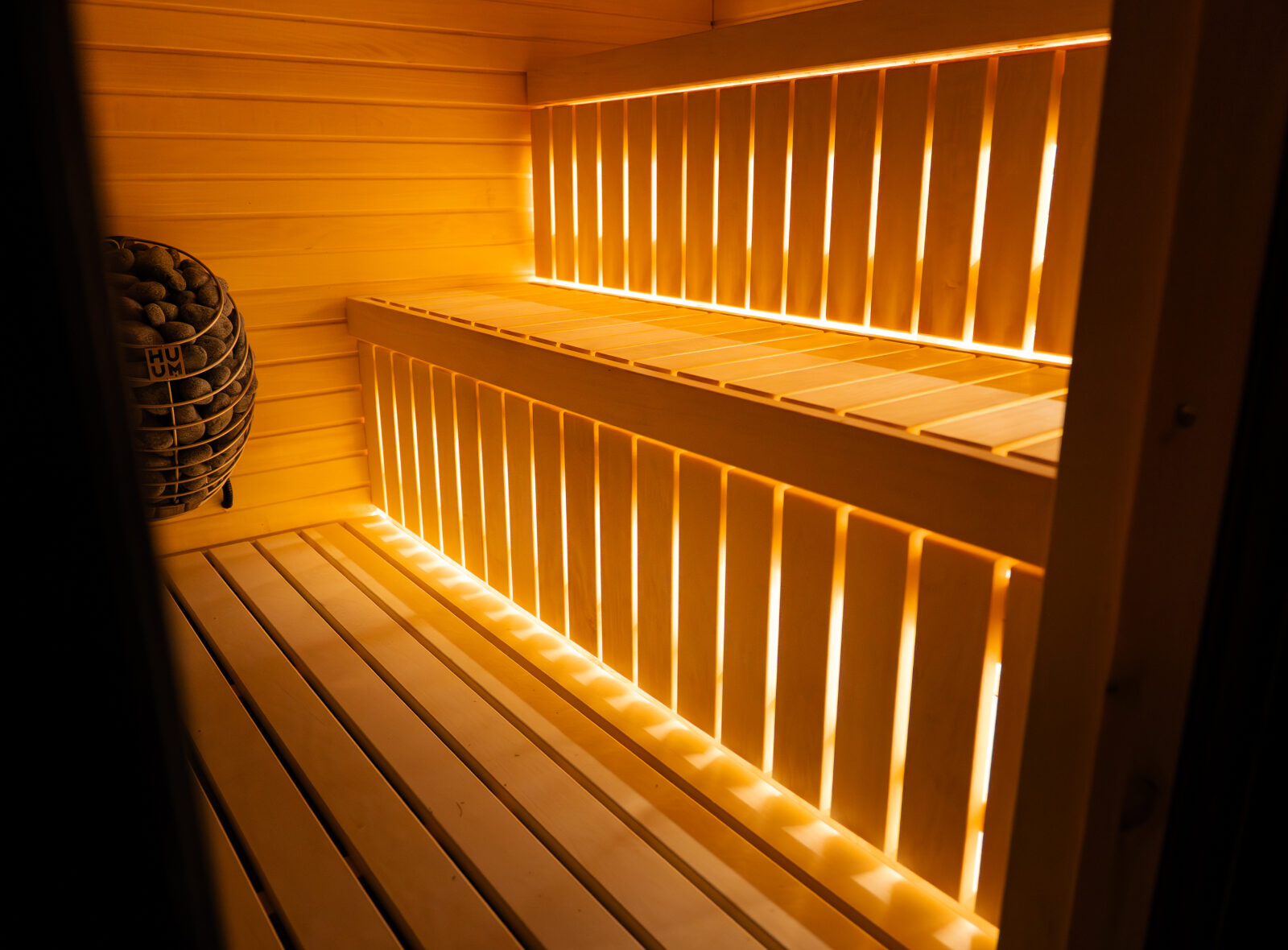 Jonas classic sauna at night - Celsium
