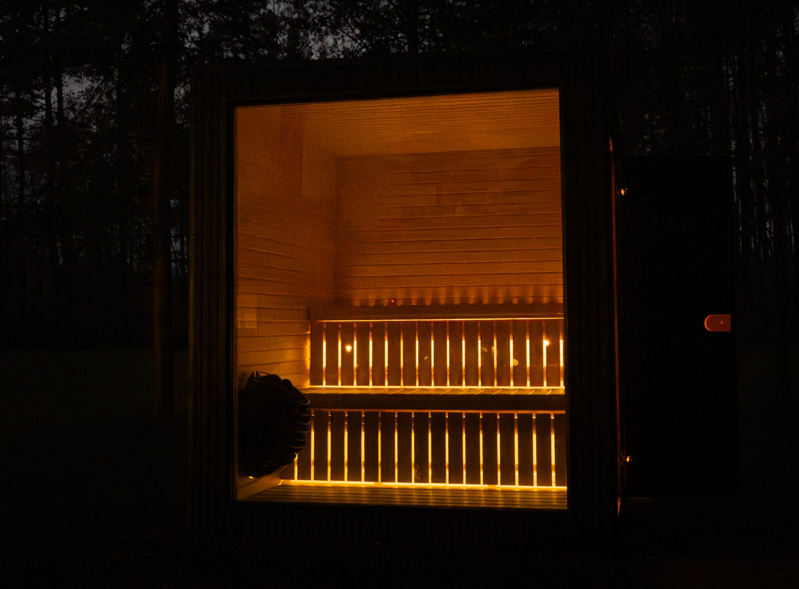 Jonas classic sauna at night - Celsium